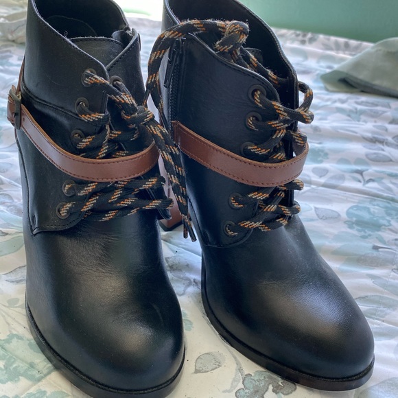 Heels - Picture 2 of 3